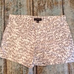 Banana Republic Women's Patterned Shorts Wht/Purple/Gray. NWOT Size 8